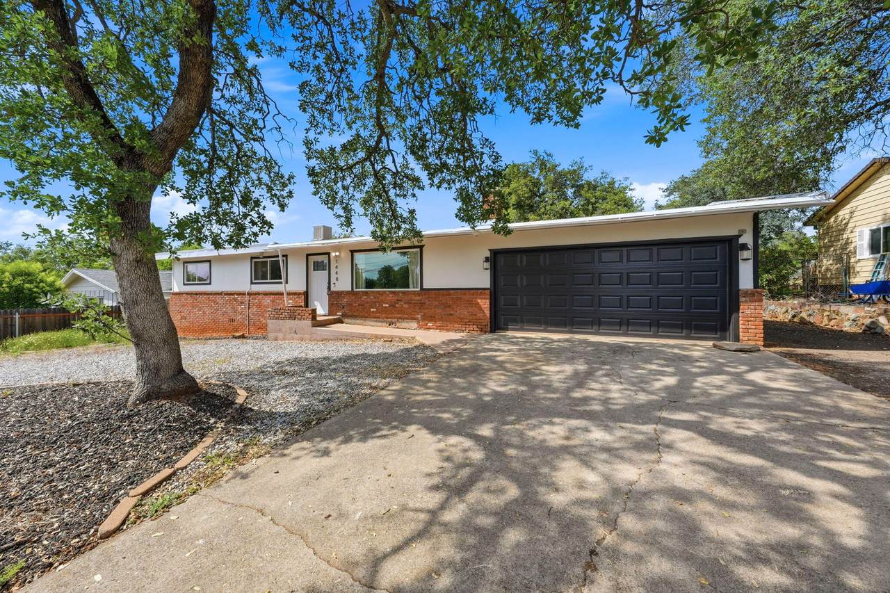 1448 Mistletoe Lane - Photo 1