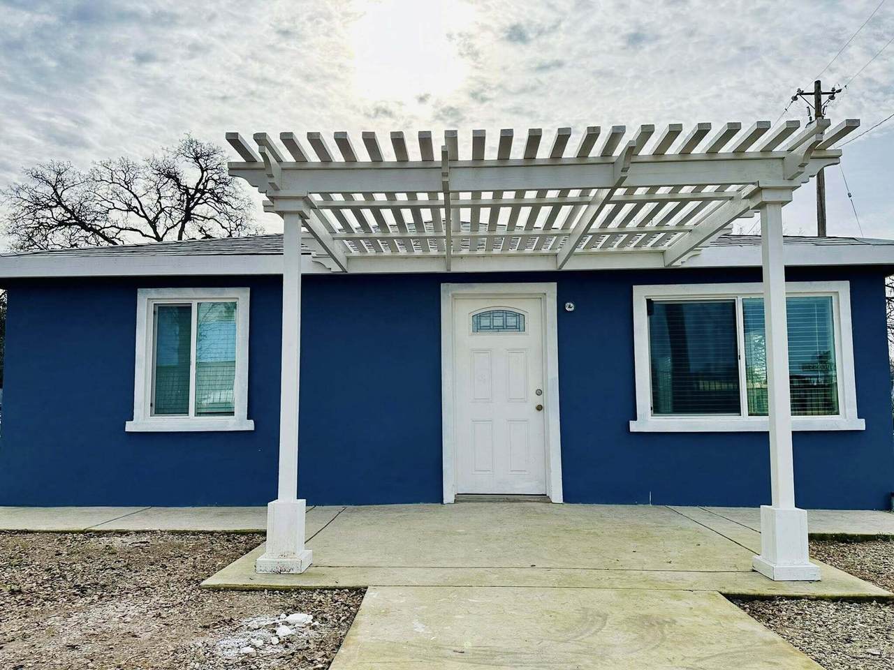 1701 Cypress - Photo 1