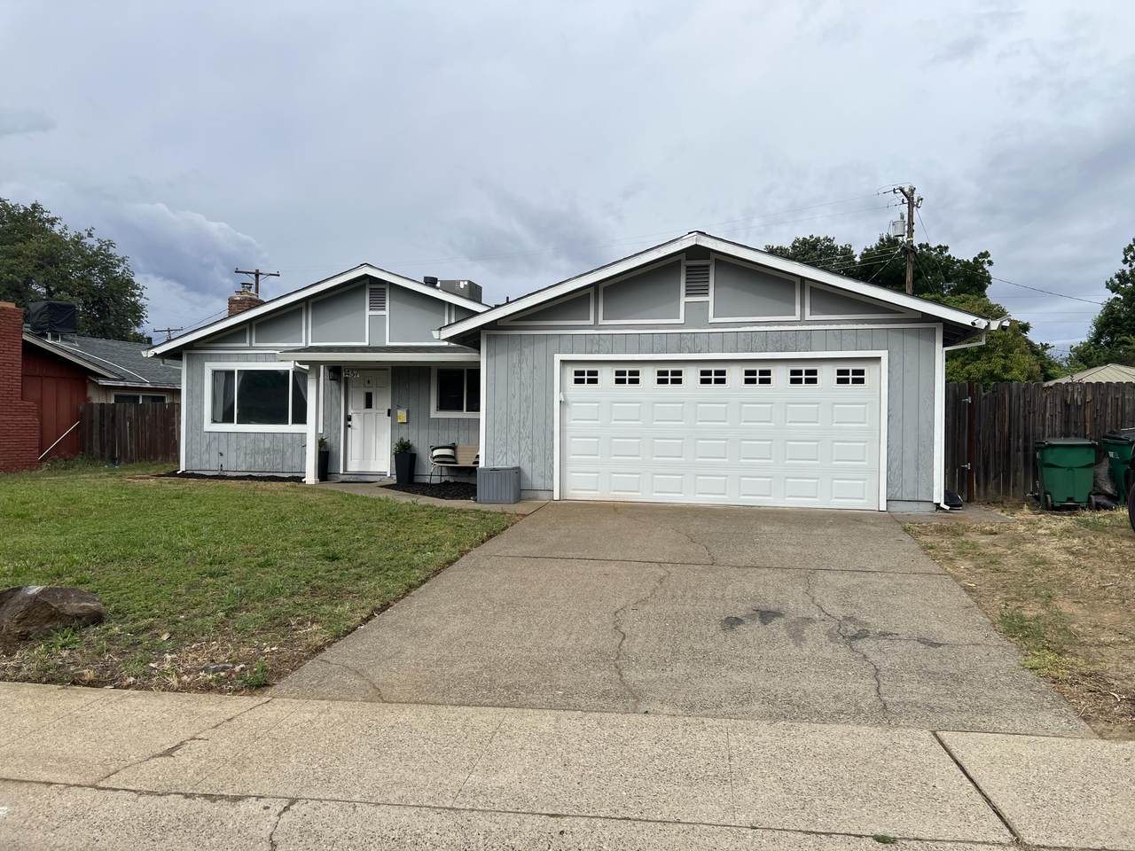 1437 Hemlock Avenue - Photo 1