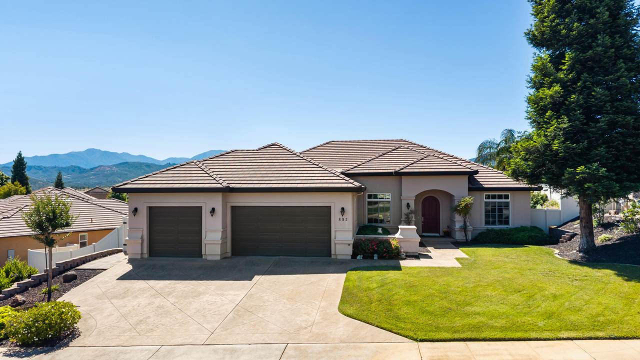 892 Coggins Street - Photo 1