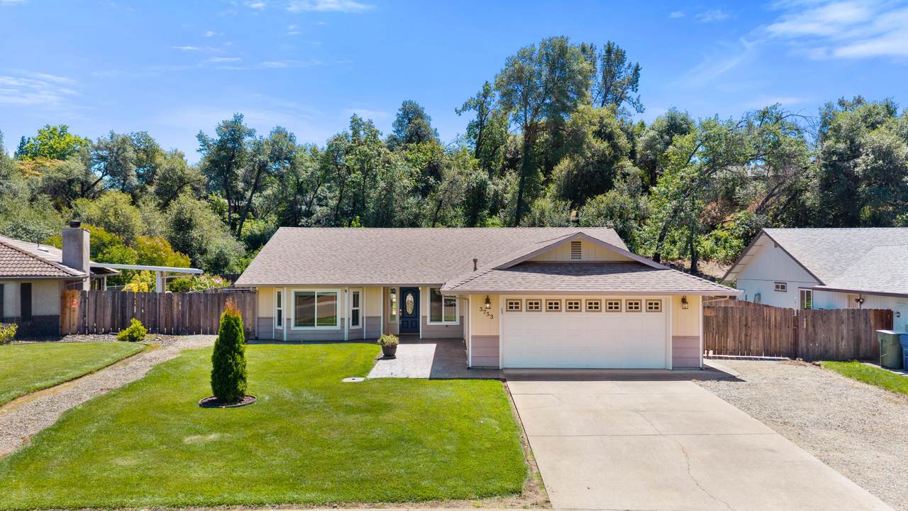 3753 Canterbury Drive - Photo 1