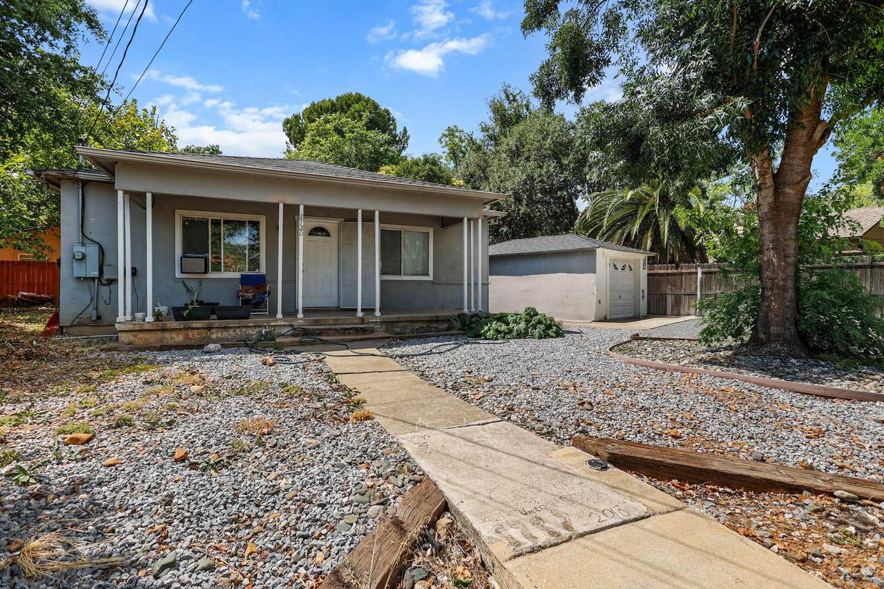 2720 Akard Avenue - Photo 1