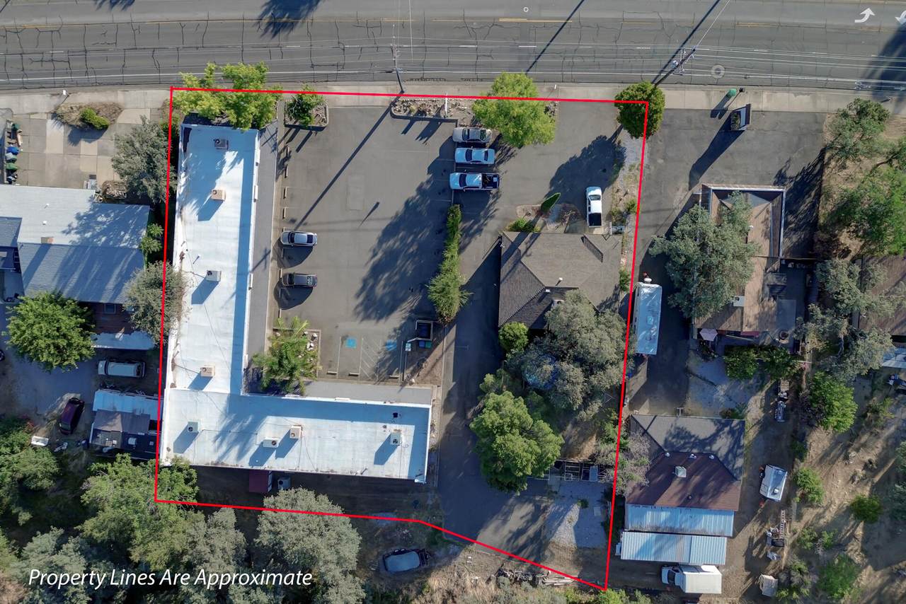 810 Lake Boulevard - Photo 1