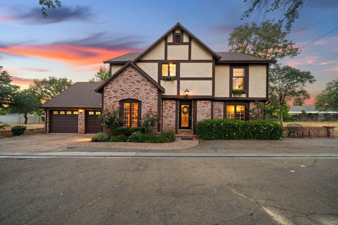 2990 Forest Hills Drive - Photo 1