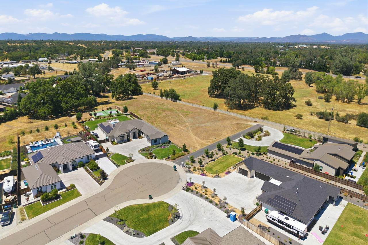  Grand Estates Drive - Photo 1