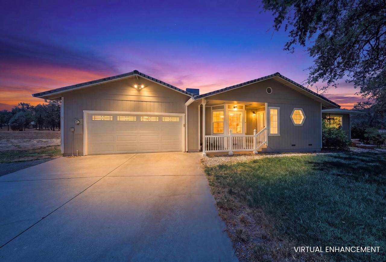 6866 Oak Street - Photo 1
