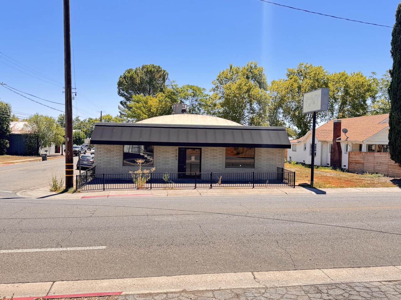 2105 East Street - Photo 1