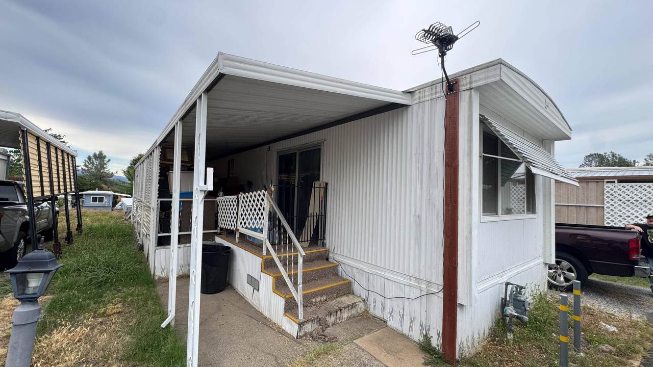 481 Twin View Boulevard - Photo 1