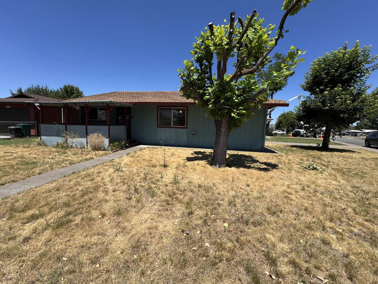 20694 Roff Way - Photo 1
