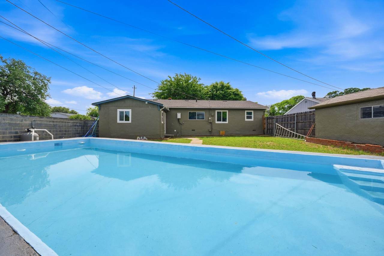 20934 Foster Street - Photo 1