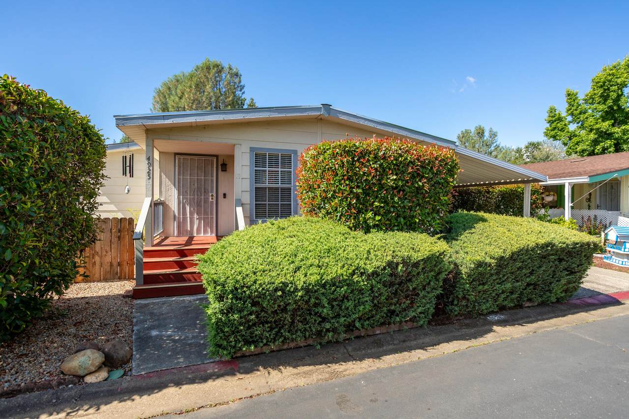 4925 Hardwood Boulevard - Photo 1