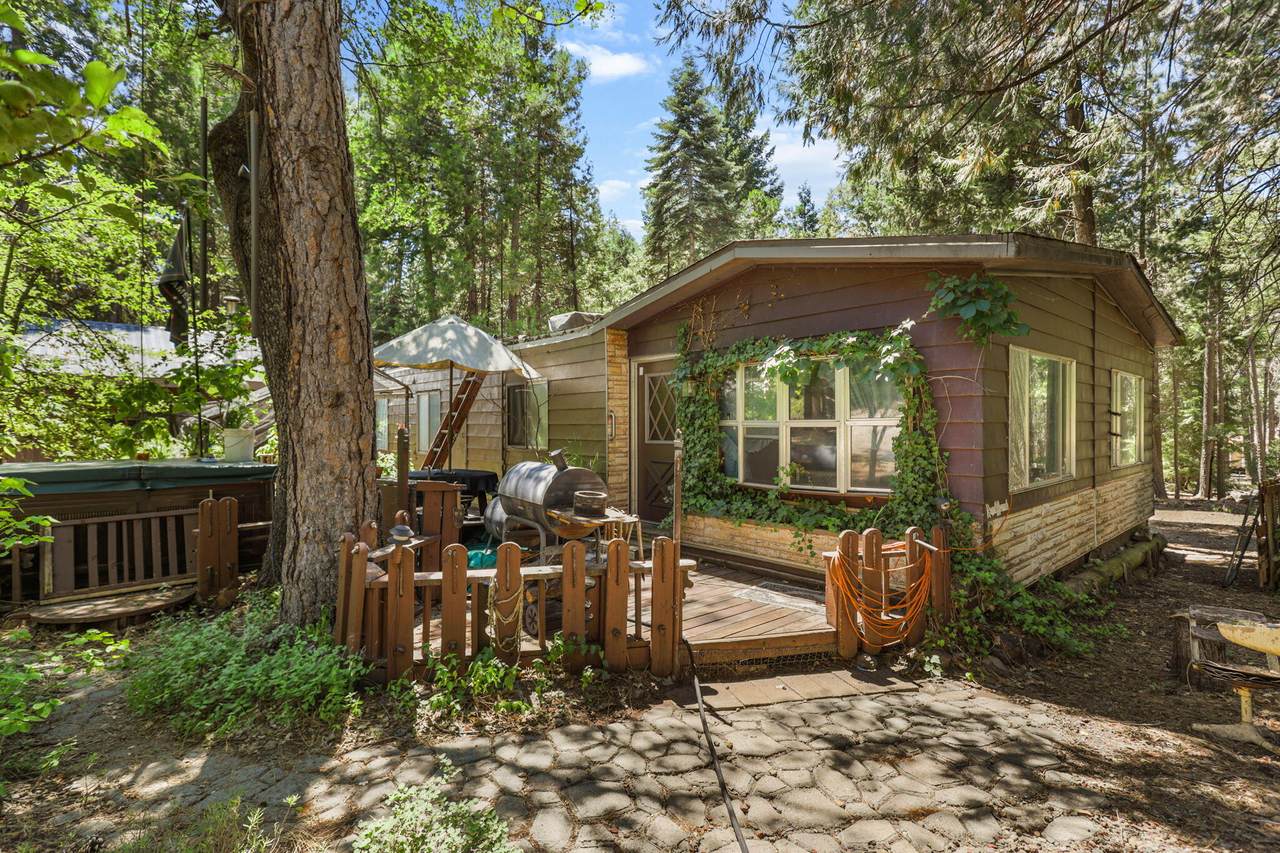 8090 Summit Drive - Photo 1
