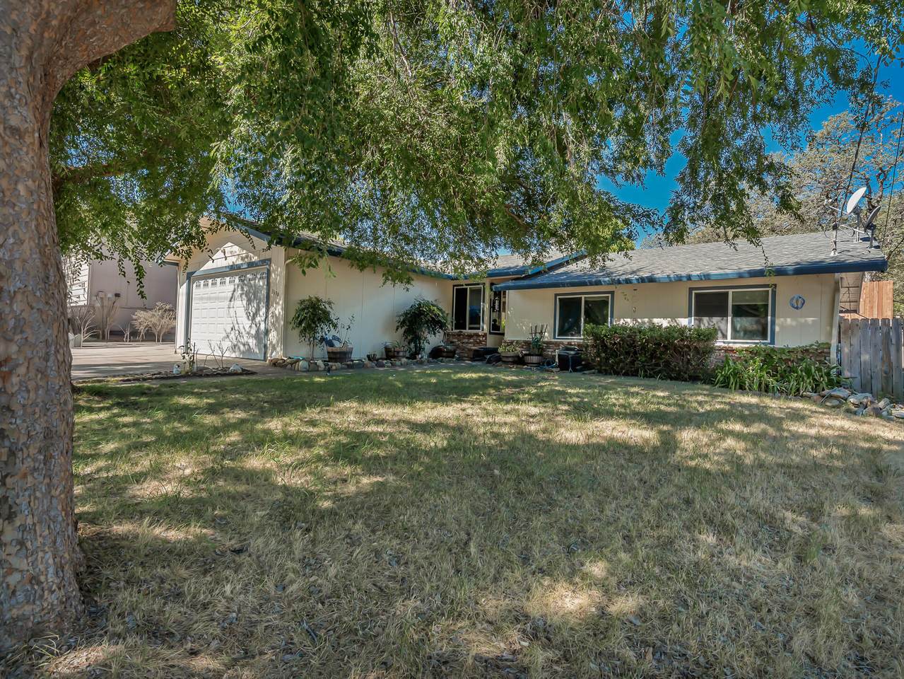 3630 Summit Drive - Photo 1