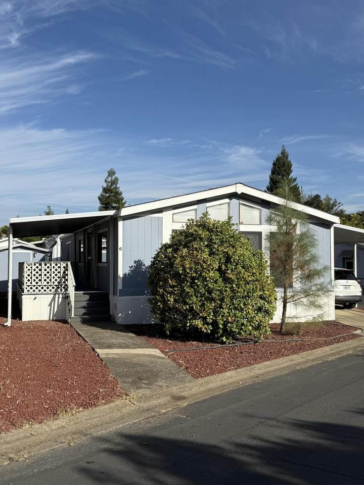1325 Mountain Shadows Boulevard - Photo 1