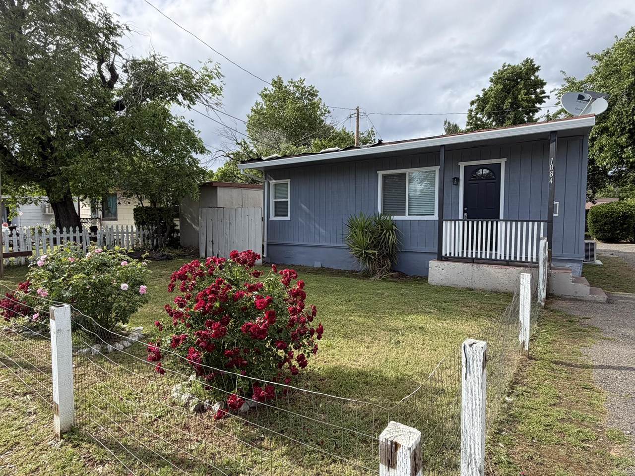 1064 Hawthorne Avenue - Photo 1