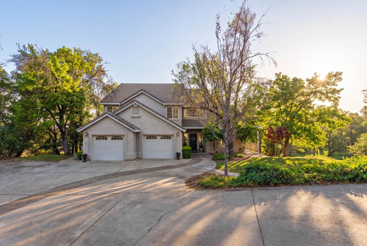 8725 Landmark Circle - Photo 1