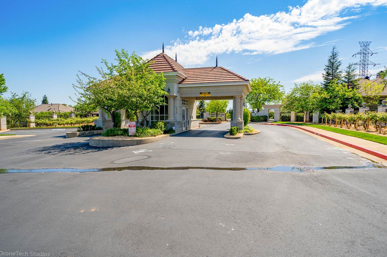 815 Santa Cruz Drive - Photo 1