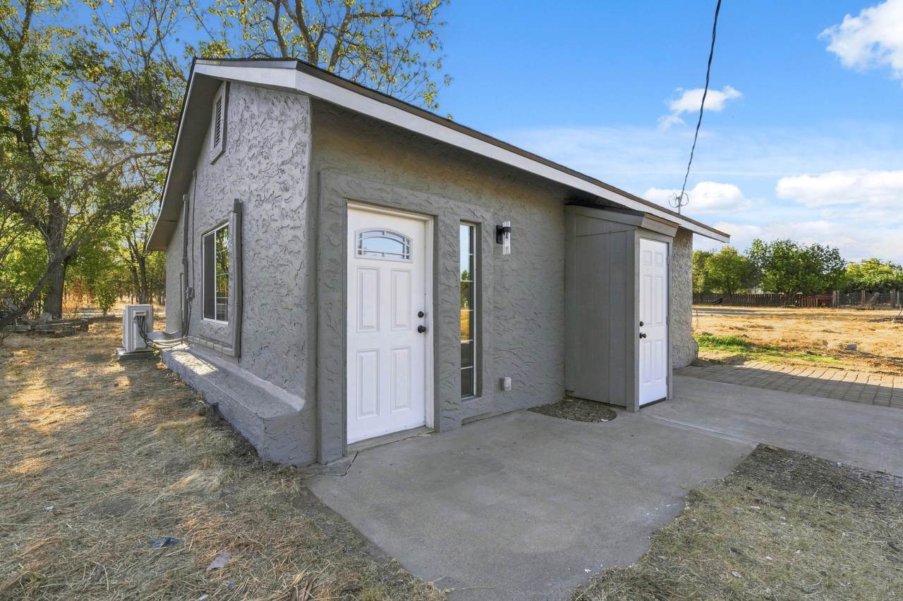 16290 Hawthorne Avenue - Photo 1