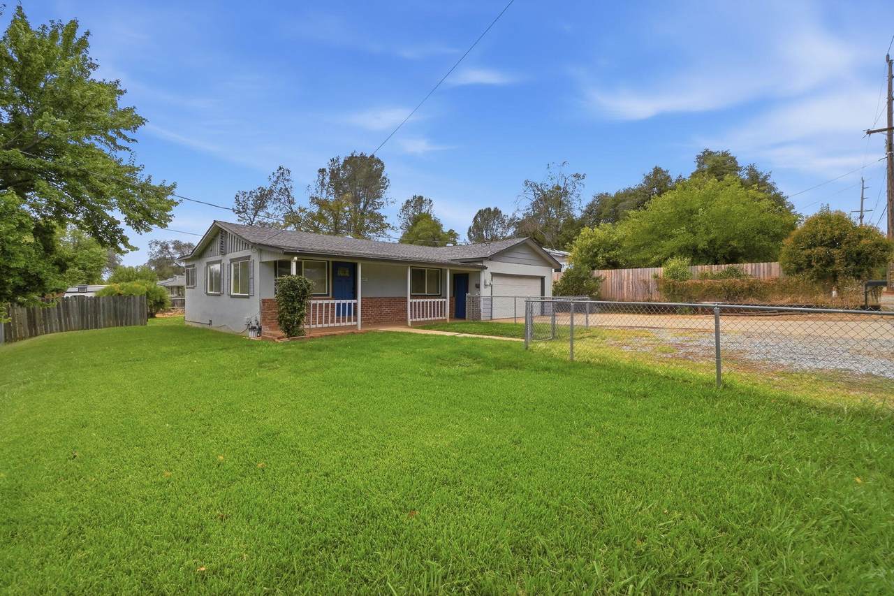1669 Mistletoe Lane - Photo 1