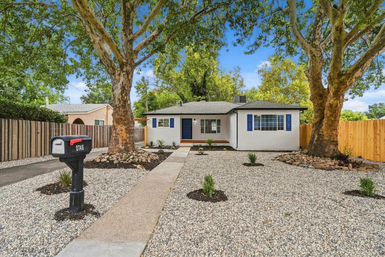 2745 Oak Street - Photo 1