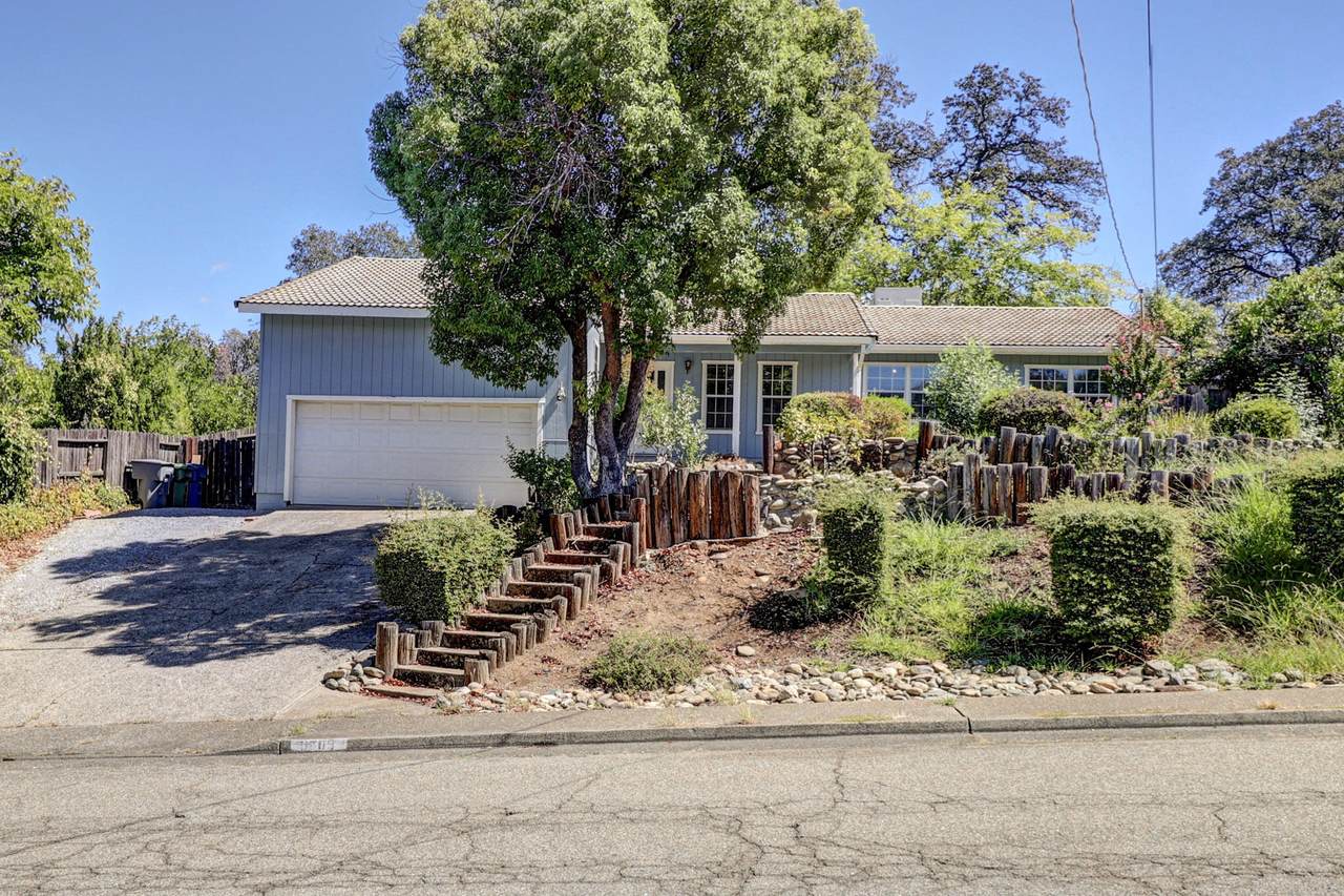 3605 Summit Drive - Photo 1