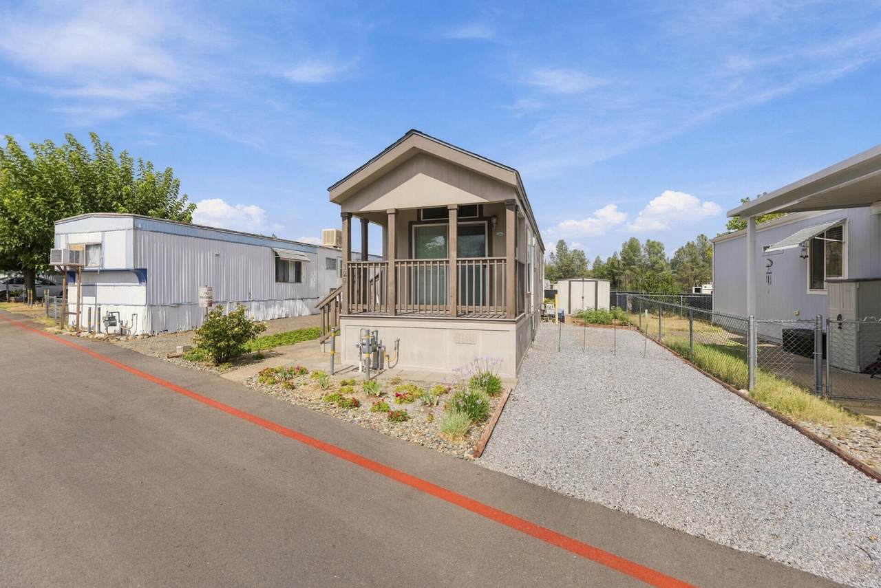 481 Twin View Boulevard - Photo 1