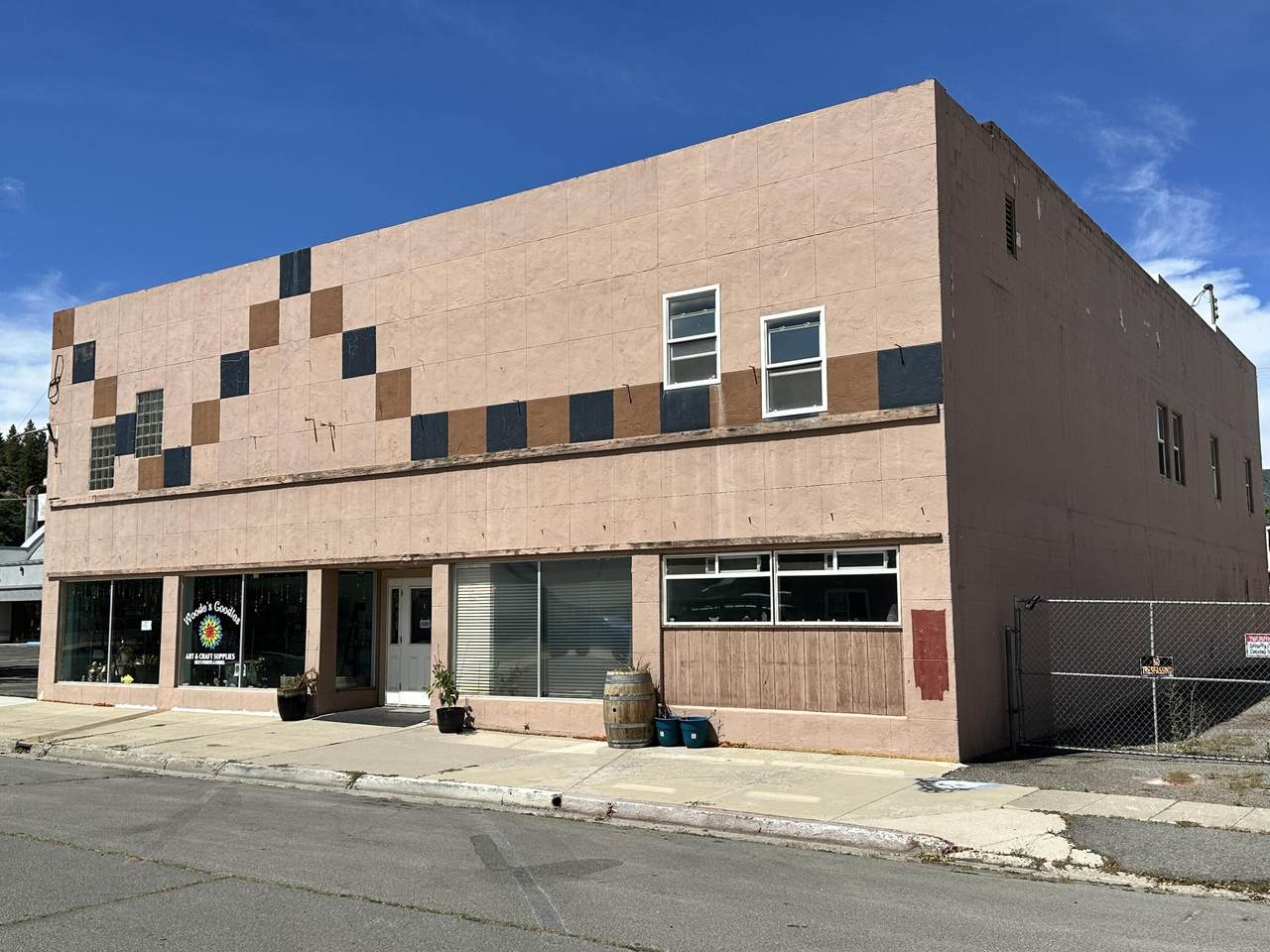 705 Cottage Street - Photo 1