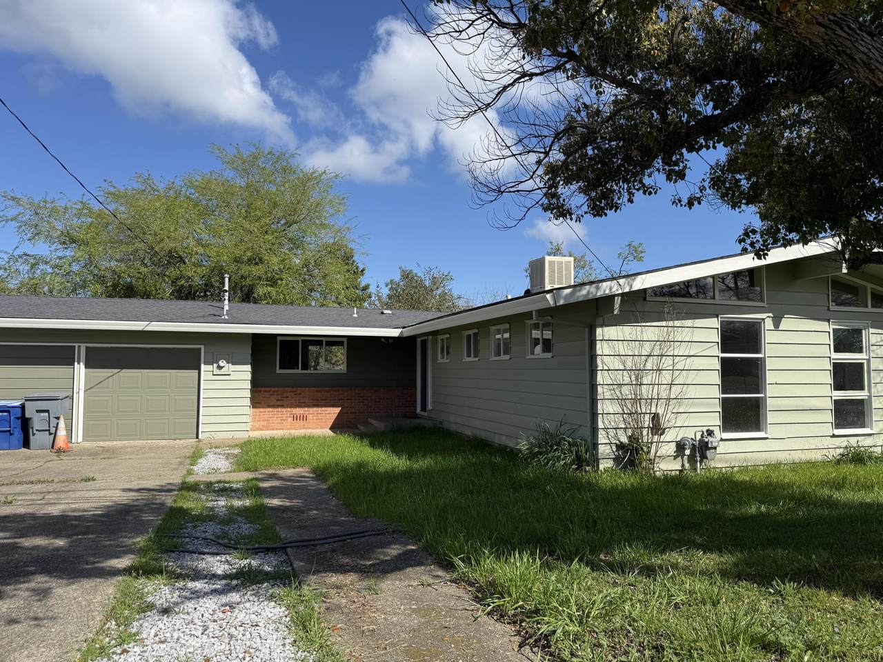 1400 Riviera Drive - Photo 1