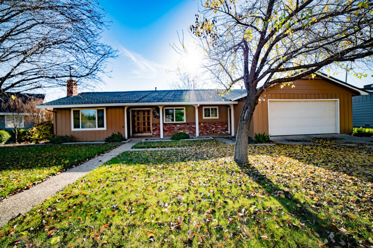 252 Gurnsey Dr - Photo 1