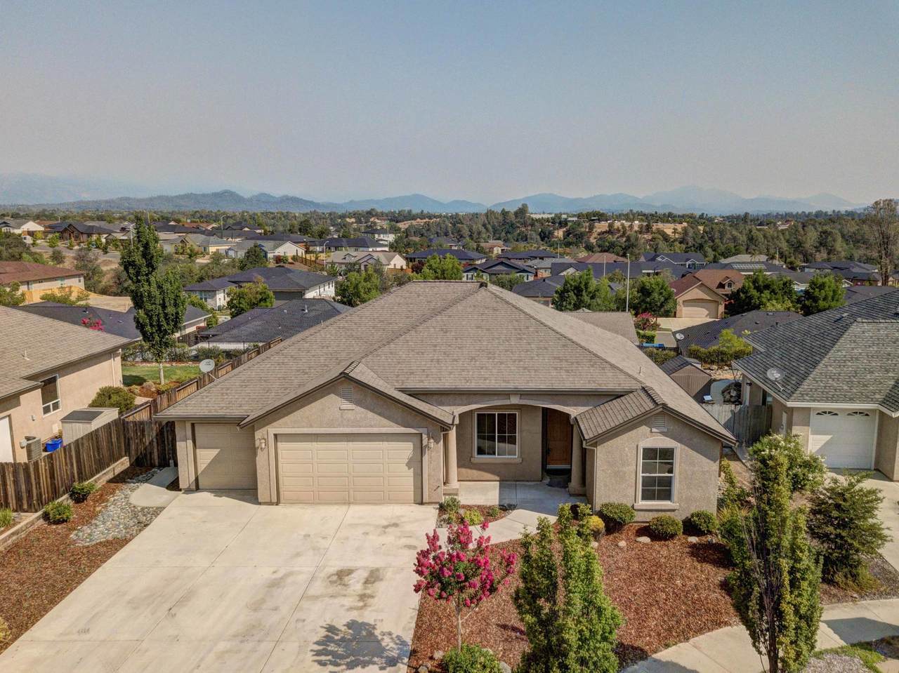 748 Rogue River Way - Photo 1