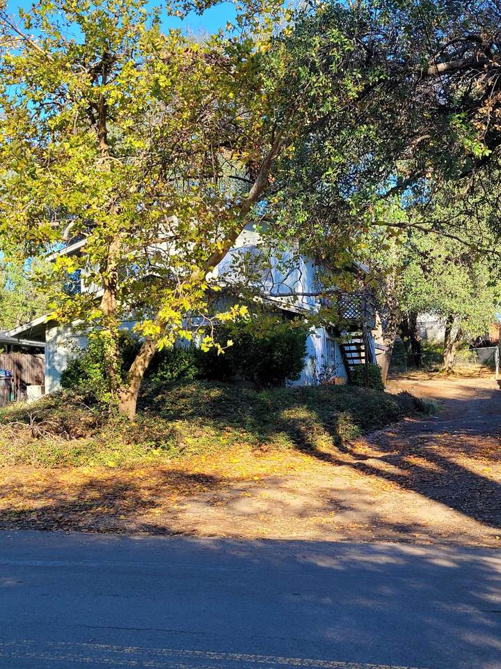 1707 Grand Coulee Blvd - Photo 1