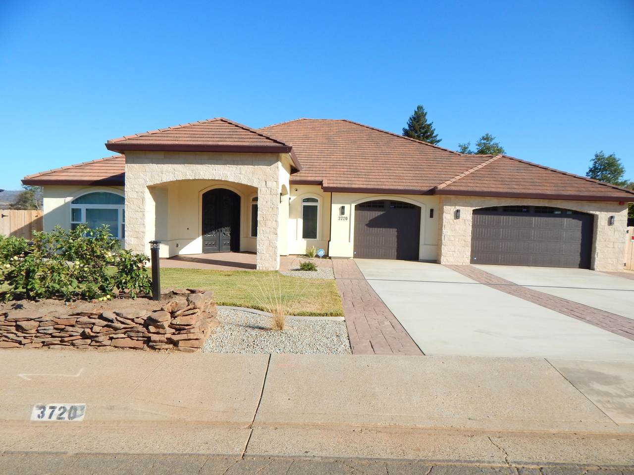 3720 Sunflower Dr - Photo 1