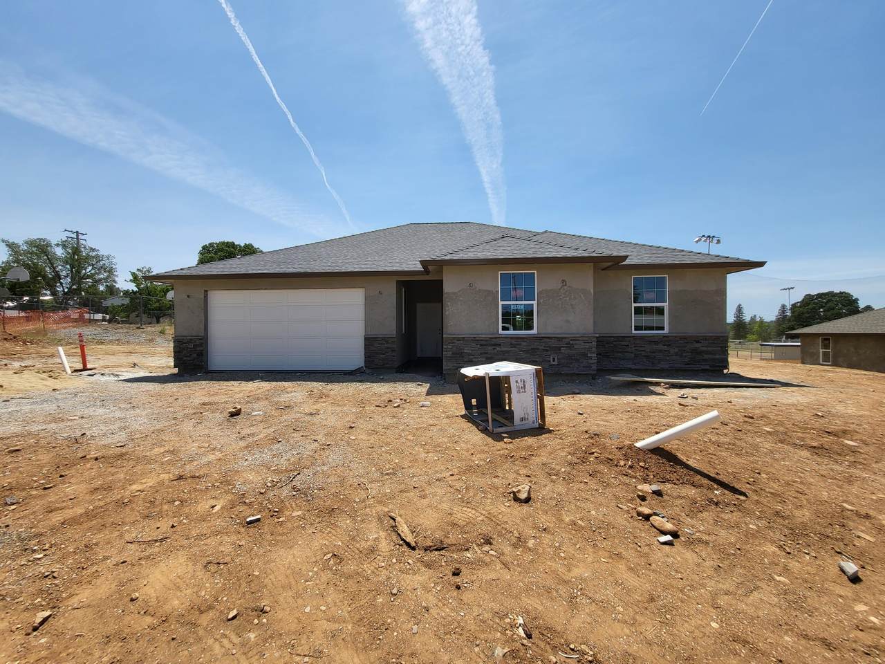 2847 Hawn Ave - Photo 1