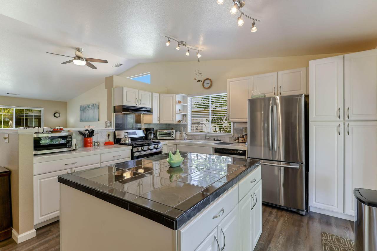 2133 Hemingway St - Photo 1