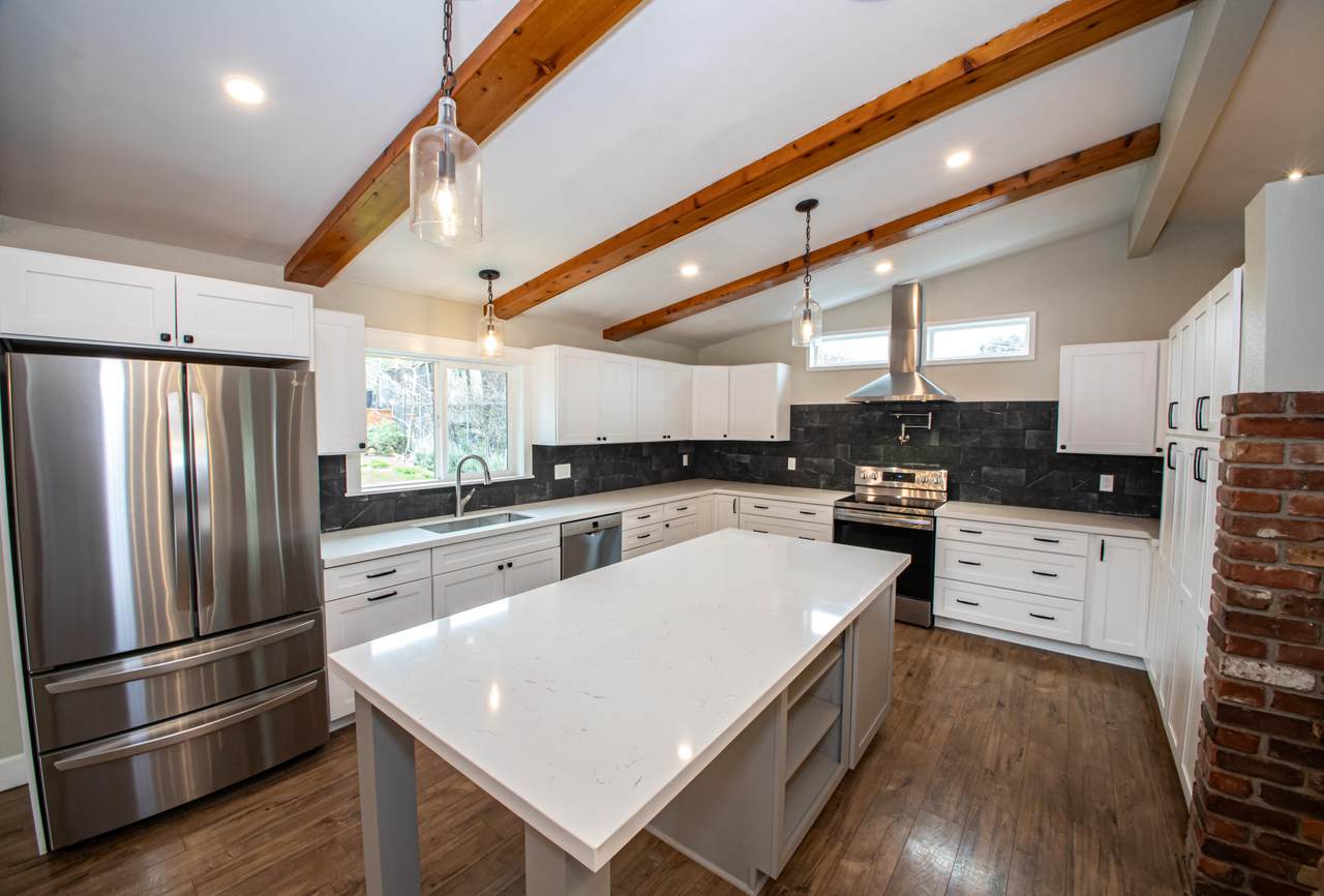 1142 Walnut Avenue - Photo 1