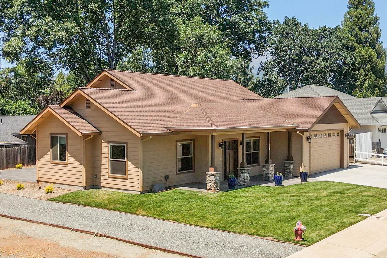 220 Fairway Drive - Photo 1