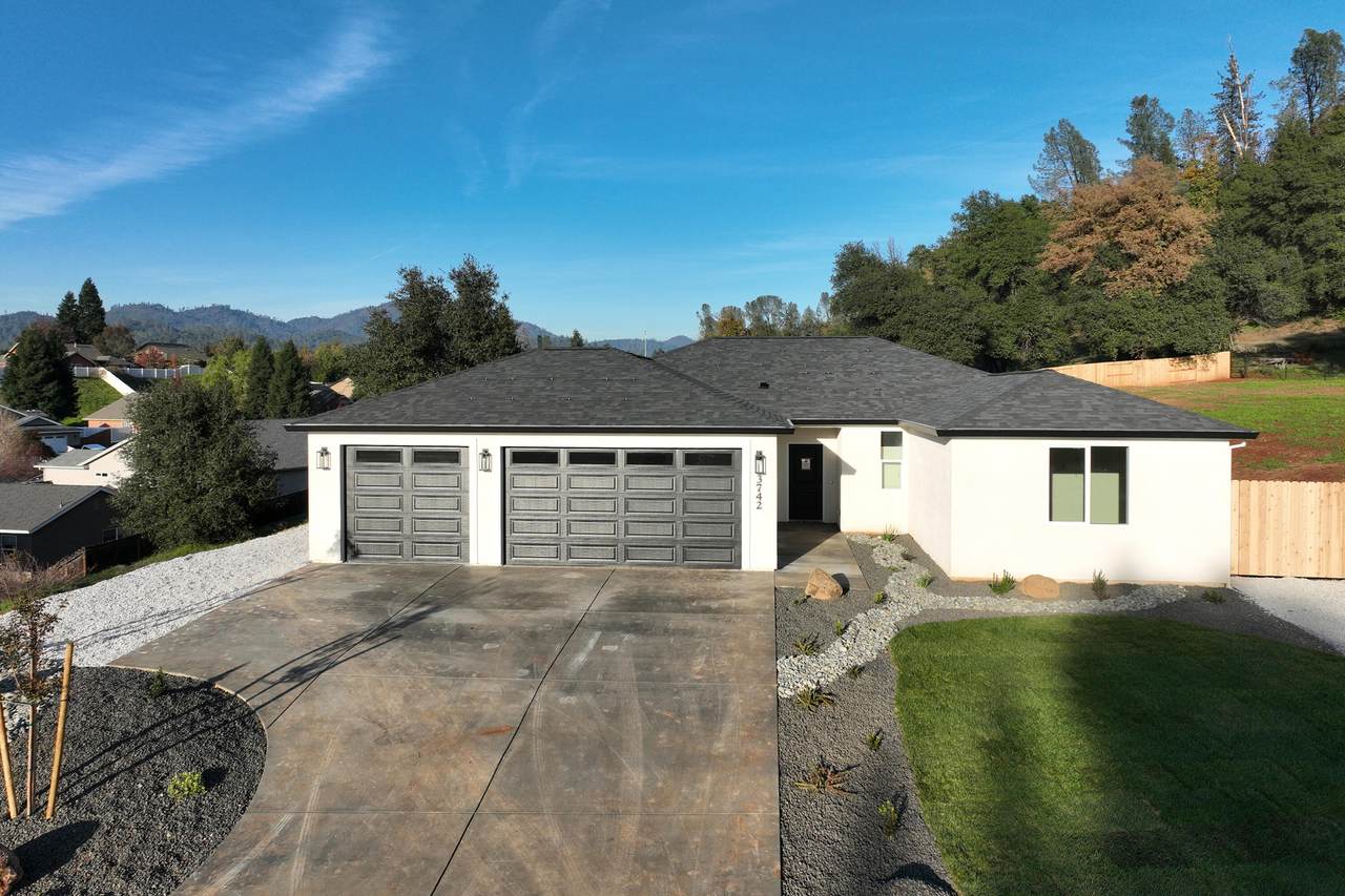 3742 Craftsman Avenue - Photo 1