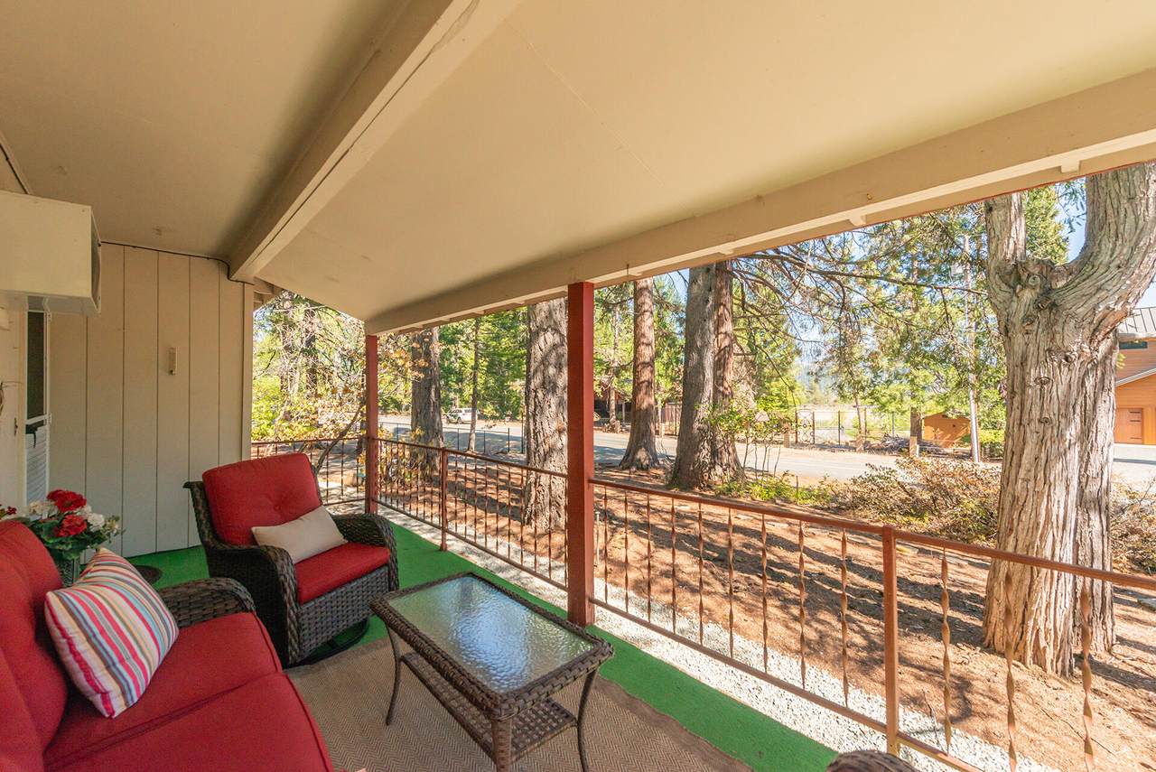 230 Lakeview Drive - Photo 1