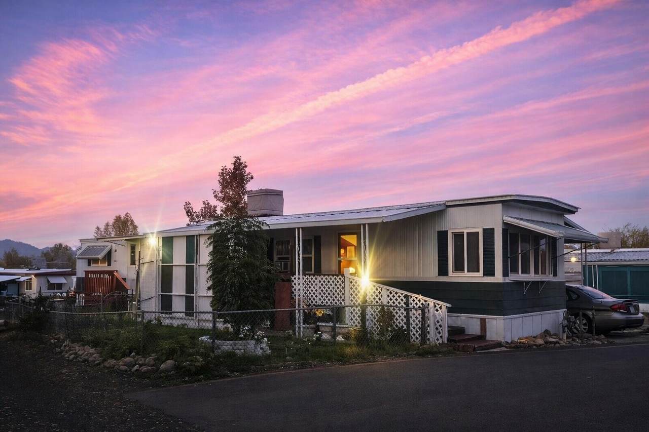 481 Twin View Boulevard - Photo 1