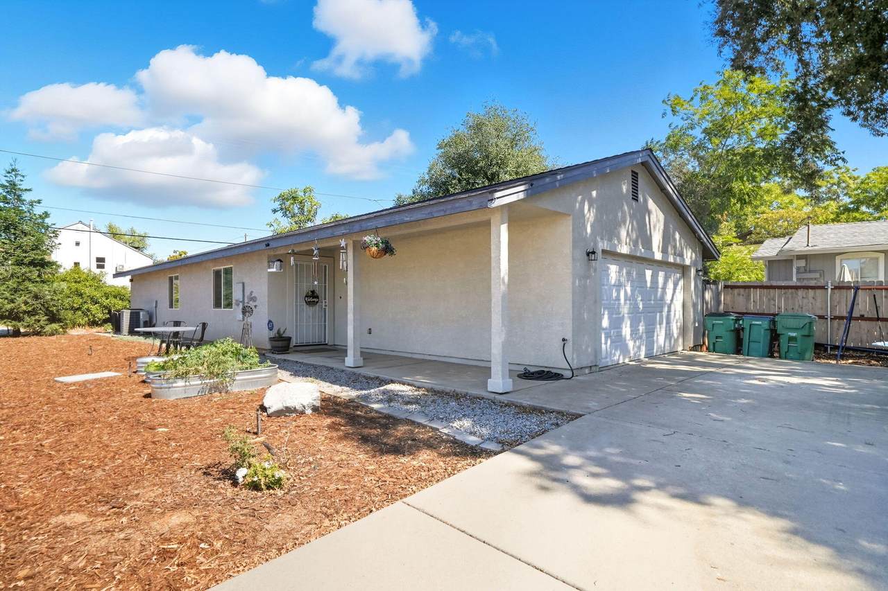1625 Locust Avenue - Photo 1