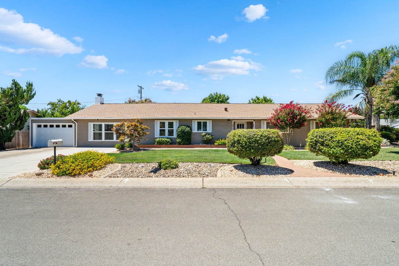 2814 Oakview Drive - Photo 1