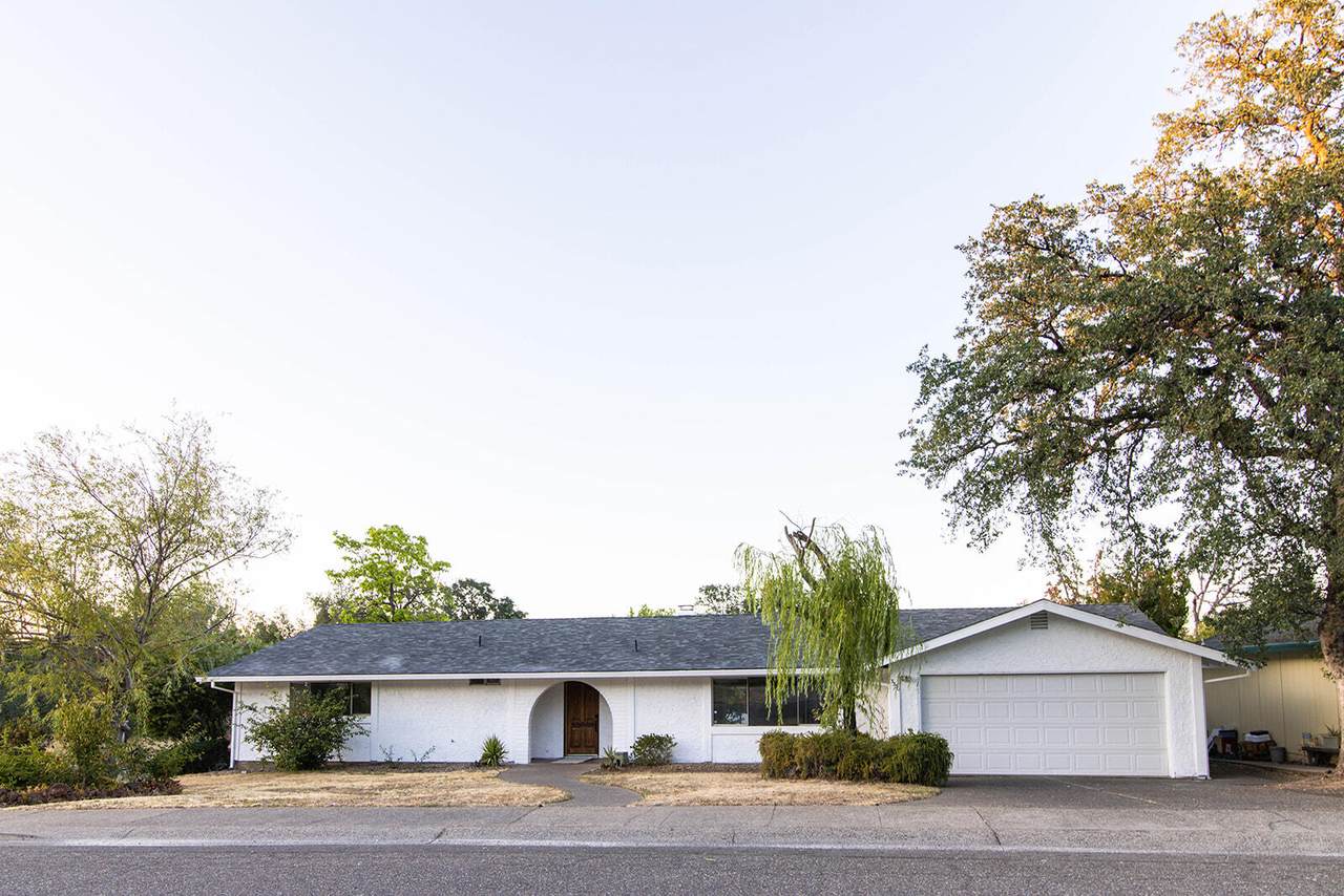 3330 Stratford Avenue - Photo 1