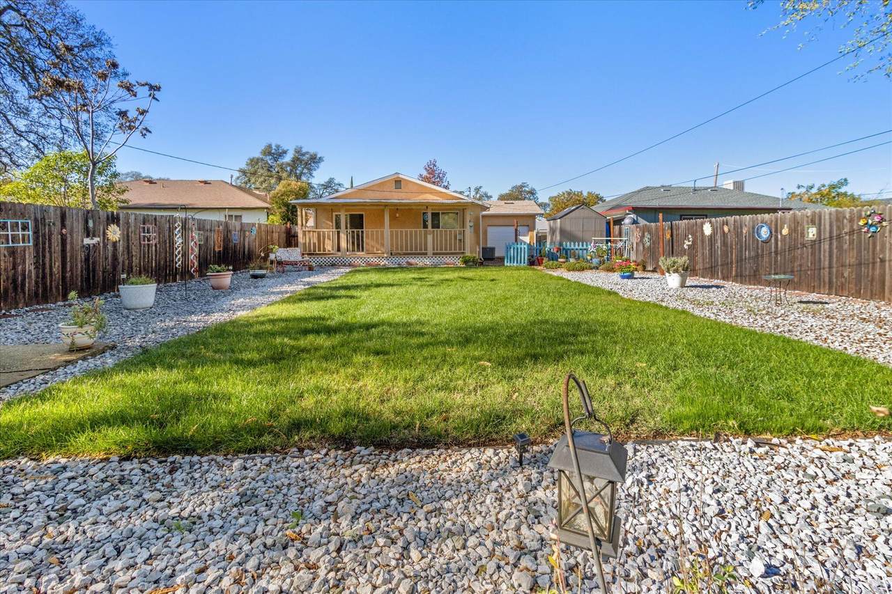 1381 Jeffries Avenue - Photo 1