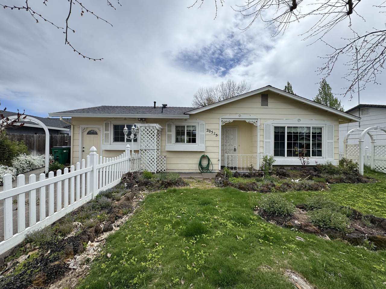 20525 Hudson Street - Photo 1