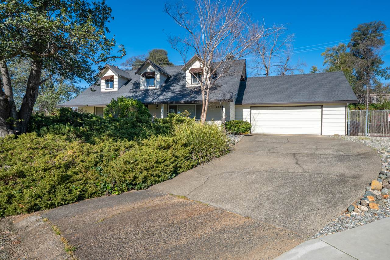 688 Julie Way - Photo 1