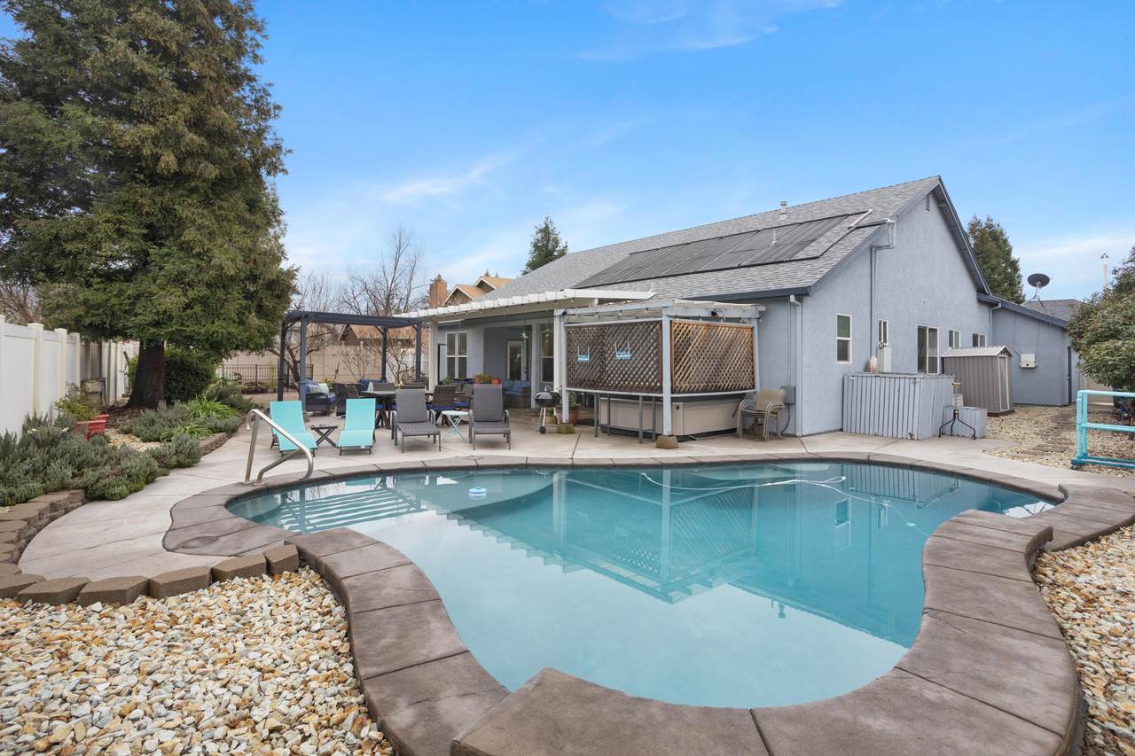 2182 Cadjew Street - Photo 1