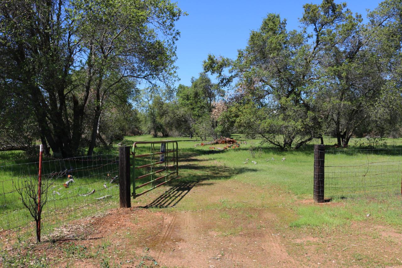 39+ ACRES. Oak St. - Photo 1