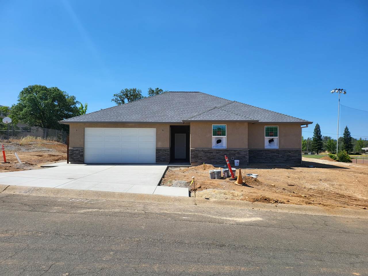 2847 Hawn Ave - Photo 1
