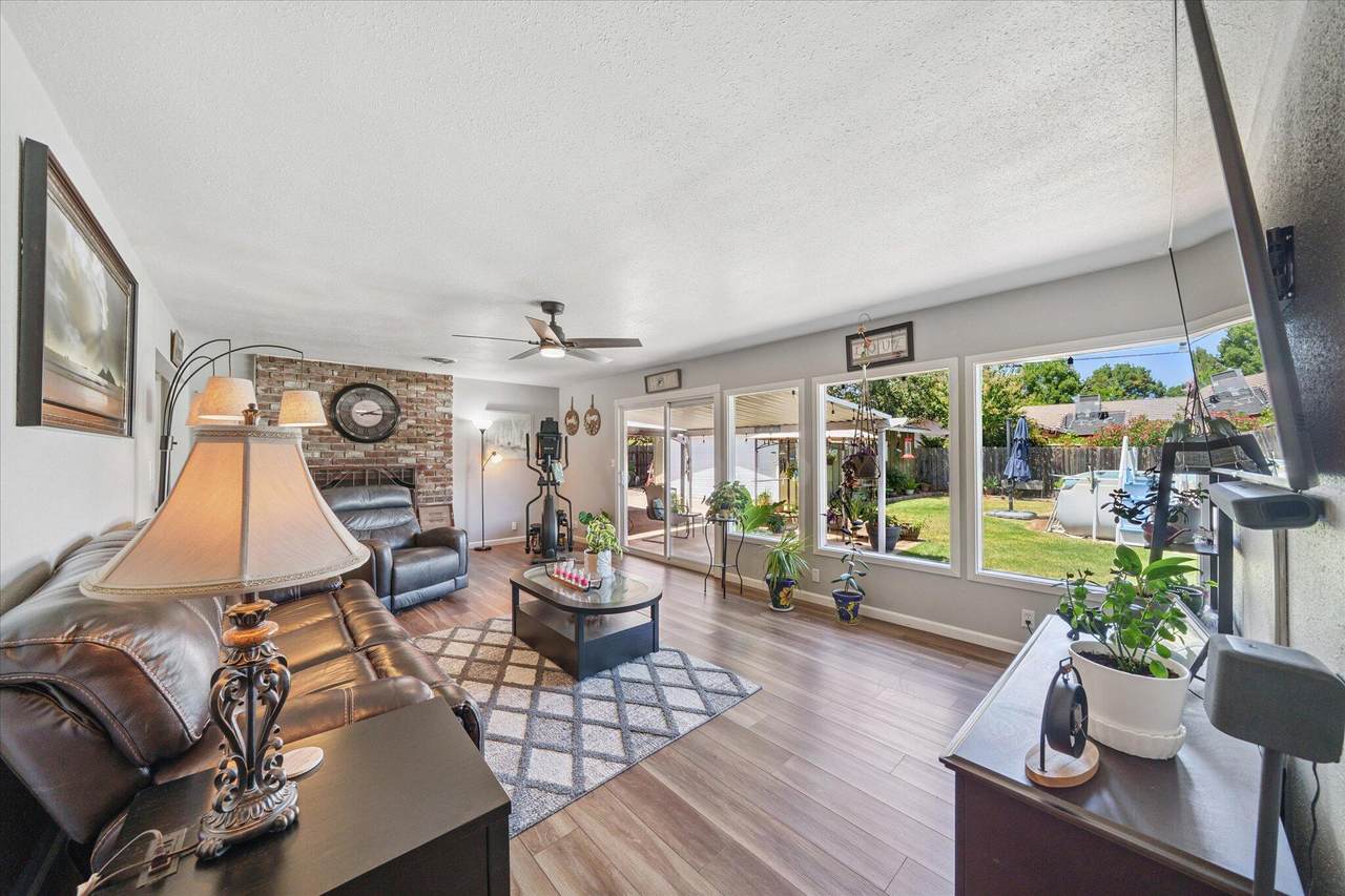 2912 Squire Avenue - Photo 1