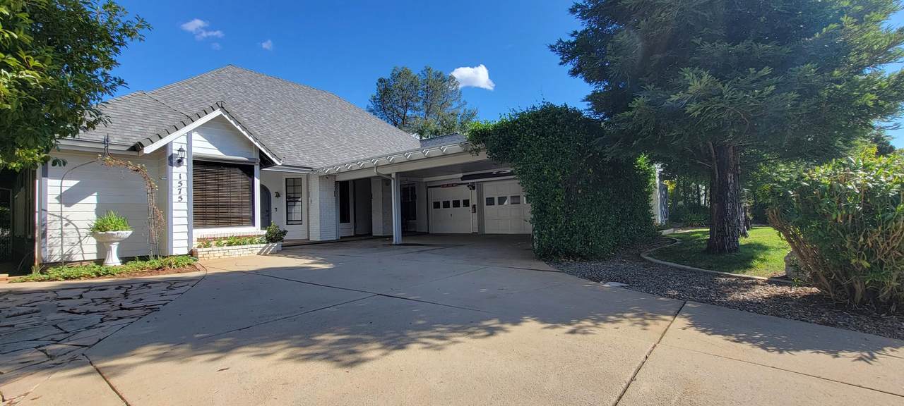 1575 St Andrews Drive - Photo 1